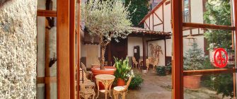 el patio de casa de la sal desde recepcion