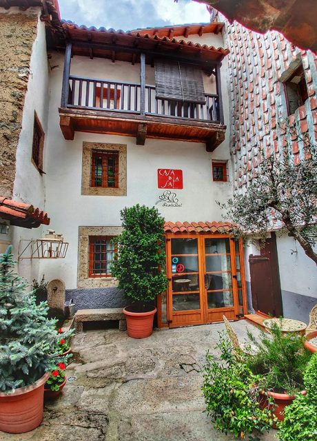 fachada de casa de la sal desde el patio