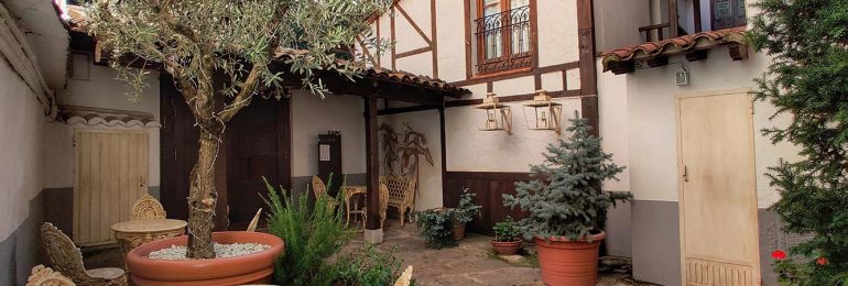 patio de casa de la sal al atardecer